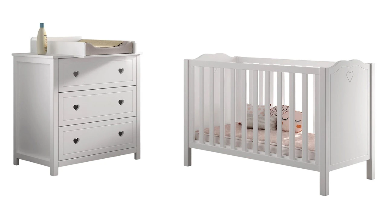 Amori Babykamer Set Wit β Babyledikant, Commode en Opzetstuk met Hartjesdetails 3 Amori Babykamer Set Wit β Babyledikant, Commode en Opzetstuk met Hartjesdetails