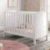 Amori Babyledikant Wit – Romantisch Grenen Bed met Hartjesdetail 2 Amori Babyledikant Wit – Romantisch Grenen Bed met Hartjesdetail -Beter Bed Winkel Babyledikant Amori wit
