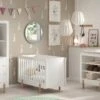 Smile Babyledikant Wit met Natuurhouten Details – Inclusief Verzorgingstafel en Commode -Beter Bed Winkel Babyledikant Smile met verzorginstafel wit