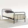 Bed Alex 1-persoons Zwart Metaal – Modern Industrieel Spijlenbed voor Tienerkamer 1 Bed Alex 1-persoons Zwart Metaal – Modern Industrieel Spijlenbed voor Tienerkamer -Beter Bed Winkel Bed Alex 1 persoons zwart