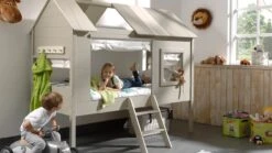 Vipack Boomhutbed Charlotte Beige & Zandgrijs – Avontuurlijk Kinderbed met Kapstok 7 Vipack Boomhutbed Charlotte Beige & Zandgrijs – Avontuurlijk Kinderbed met Kapstok -Beter Bed Winkel Bed Boomhut Charlotte taupe wit 1