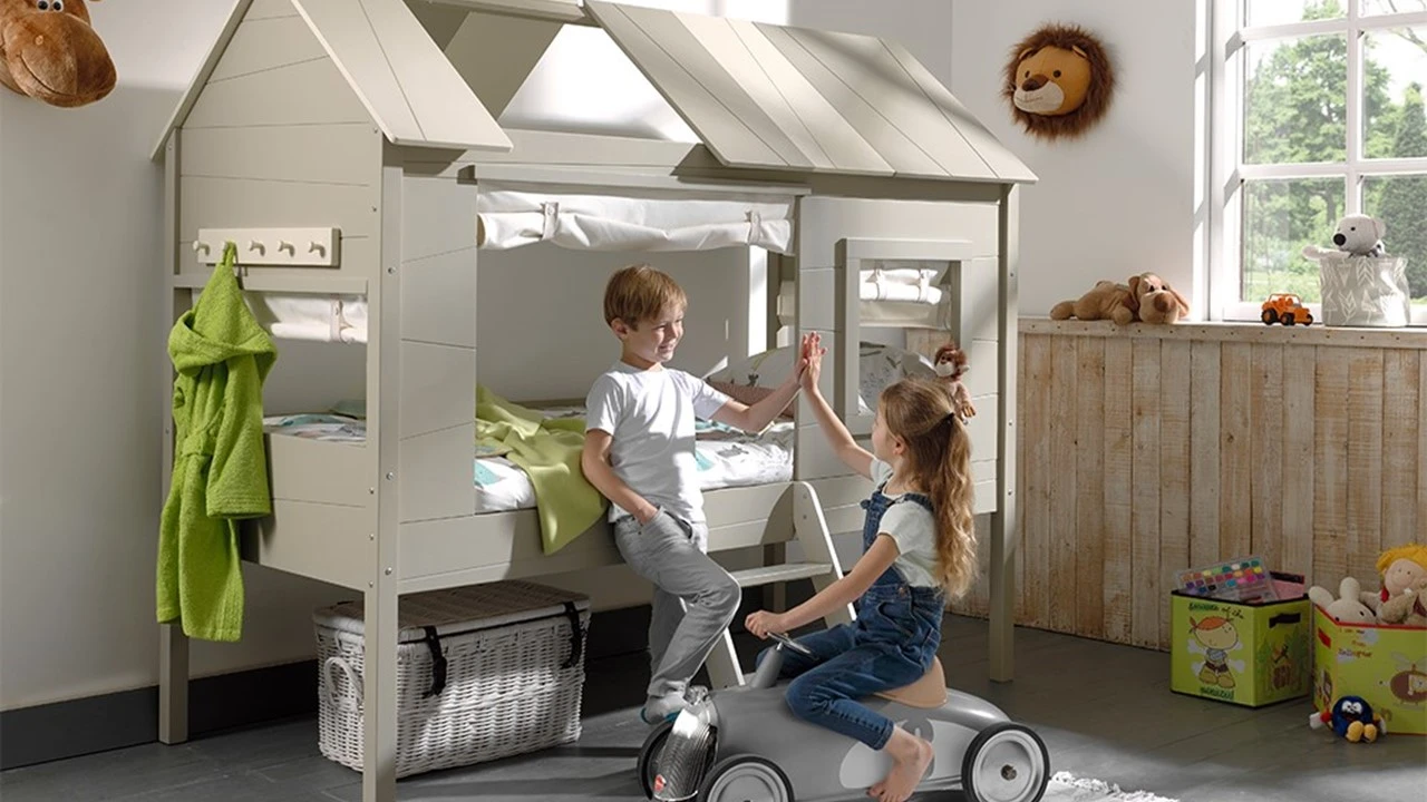 Vipack Boomhutbed Charlotte Beige & Zandgrijs – Avontuurlijk Kinderbed met Kapstok 4 Vipack Boomhutbed Charlotte Beige & Zandgrijs – Avontuurlijk Kinderbed met Kapstok - Afbeelding 2