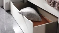 Bed Butiken met Gestoffeerd Hoofdbord en Opberglades - Landelijk Wit Design 7 Bed Butiken met Gestoffeerd Hoofdbord en Opberglades - Landelijk Wit Design -Beter Bed Winkel Bed Butiken met gestoffeerd hoofdbord alpine wit 2