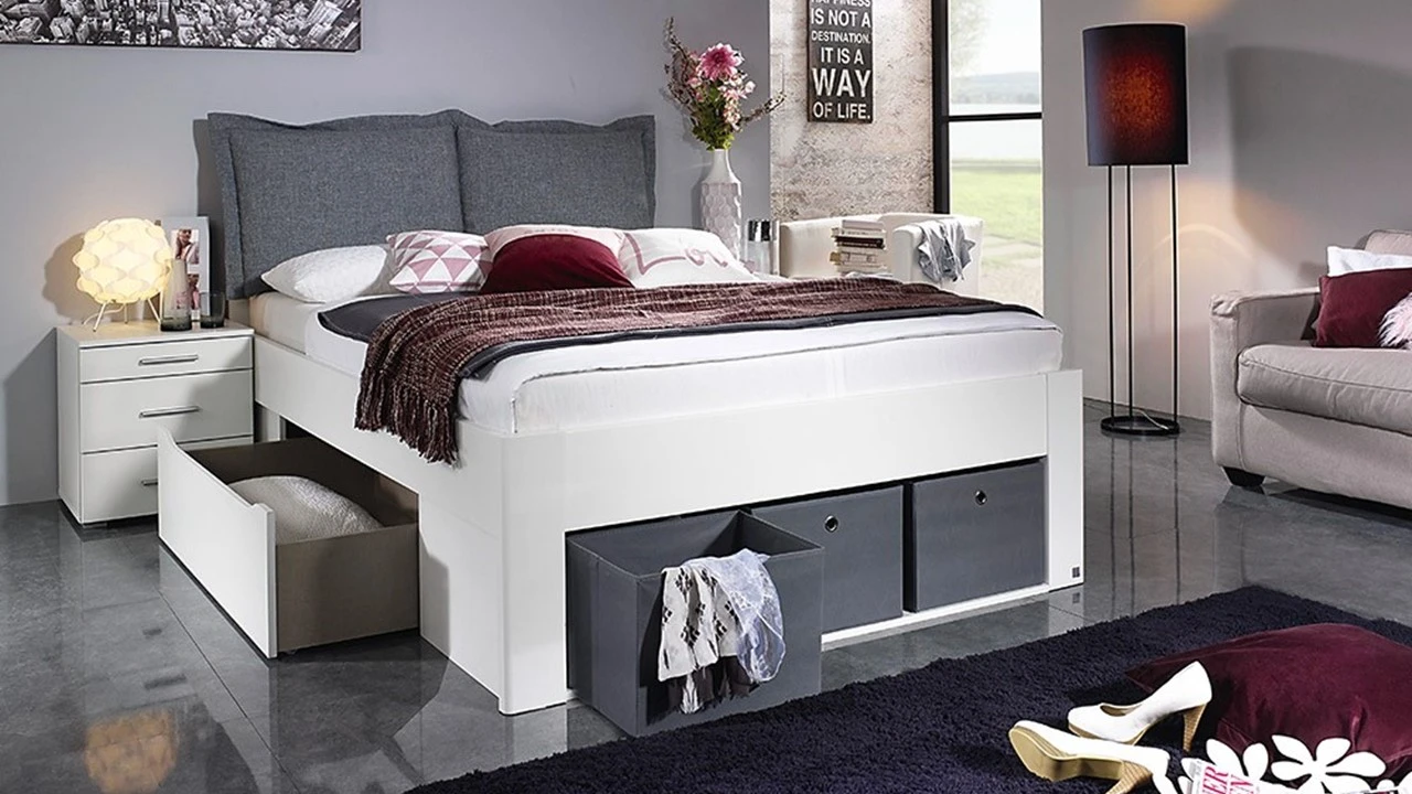 Butiken Landelijk Wit Bed met Hoofdbord Kussens en Grijze Opbergmanden 4 Butiken Landelijk Wit Bed met Hoofdbord Kussens en Grijze Opbergmanden - Afbeelding 2