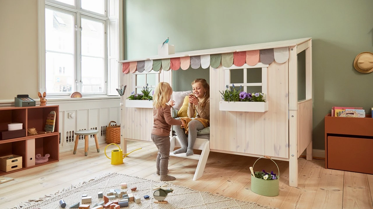 FLEXA Classic Huisbed met Dak en Raam – Wit Massief Grenen Kinderbed met Bloembak 4 FLEXA Classic Huisbed met Dak en Raam – Wit Massief Grenen Kinderbed met Bloembak - Afbeelding 2