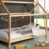 Vipack Bed Dallas Natuurlijk Grenen & Wit – Huisbed met Dakframe 2 Vipack Bed Dallas Natuurlijk Grenen & Wit – Huisbed met Dakframe -Beter Bed Winkel Bed Dallas met dak naturel