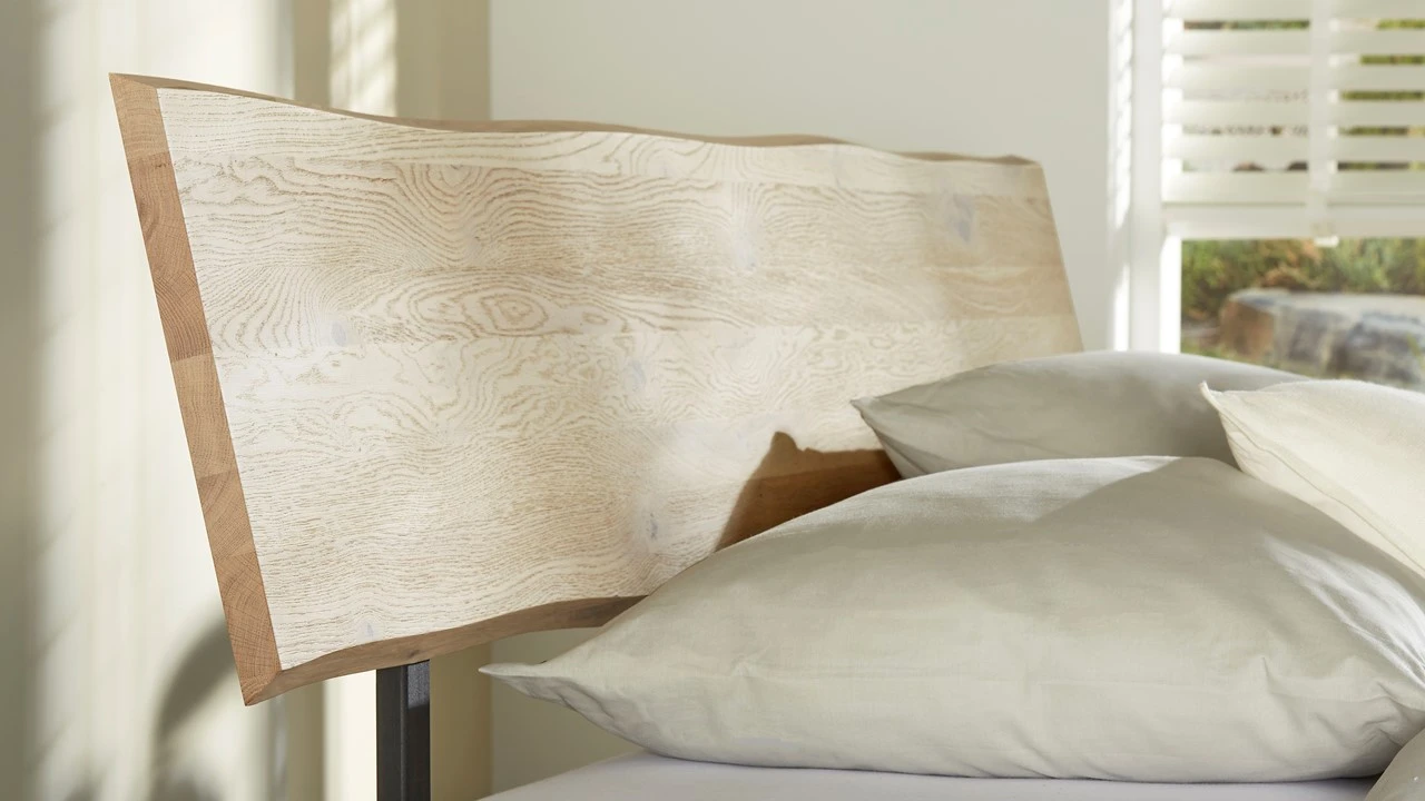 Bed Elessar Raw Blank Eiken met Zwart Staal – Robuust Industrieel Bedframe 9 Bed Elessar Raw Blank Eiken met Zwart Staal – Robuust Industrieel Bedframe - Afbeelding 7