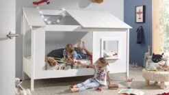 Vipack Huisbed Wit met Voorpaneel en Half Dak β Grenenhout Kinderbed met Speelraam 7 Vipack Huisbed Wit met Voorpaneel en Half Dak β Grenenhout Kinderbed met Speelraam -Beter Bed Winkel Bed HuisBed inclusief dakpaneel wit 2