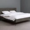 Bed NoΓ«lle β Luxe Gestoffeerd Bedframe met Geknoopt Hoofdbord & Zwarte Poten 1 Bed NoΓ«lle β Luxe Gestoffeerd Bedframe met Geknoopt Hoofdbord & Zwarte Poten -Beter Bed Winkel Bed Noel