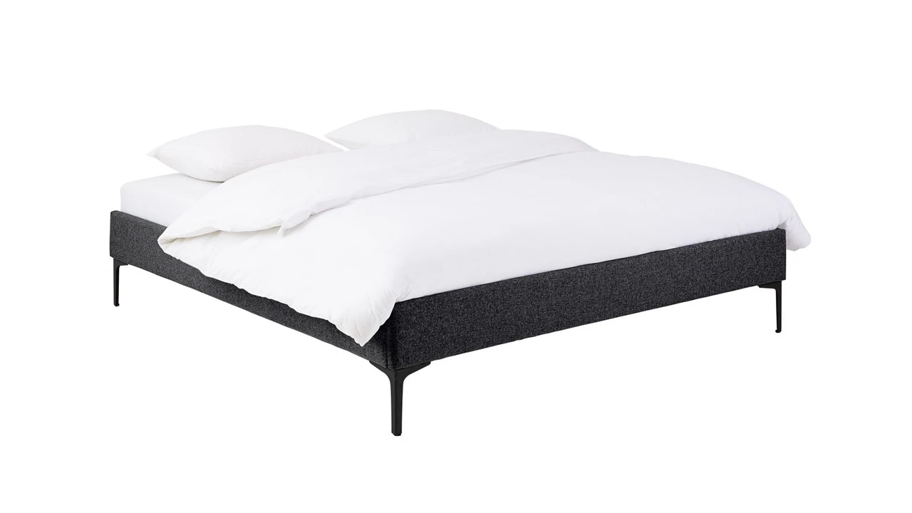 Bed Nova - Modern Gestoffeerd Bedframe met Slanke Ombouw en Zwarte Poten 5 Bed Nova - Modern Gestoffeerd Bedframe met Slanke Ombouw en Zwarte Poten - Afbeelding 3