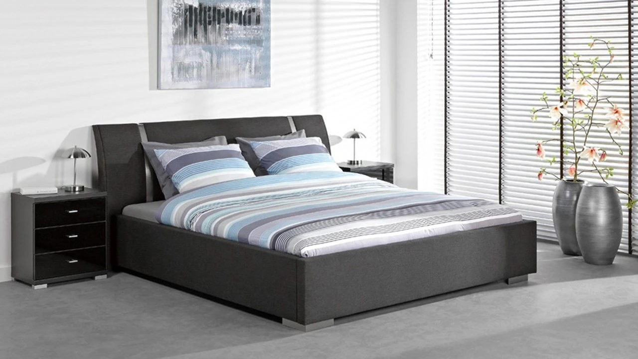 Bed Pato Donkergrijs β Luxe Stoffen Bedframe met RVS Details & Hoteluitstraling 3 Bed Pato Donkergrijs β Luxe Stoffen Bedframe met RVS Details & Hoteluitstraling
