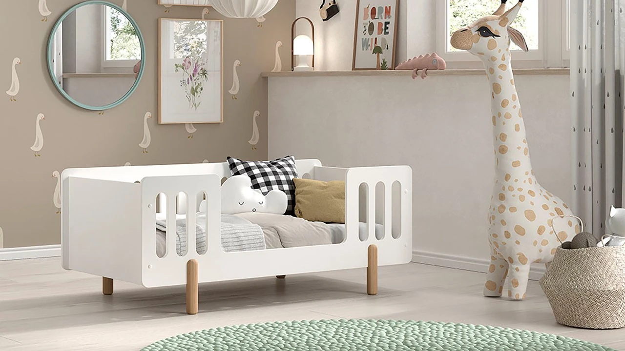 Peuterbed Smile Wit met Natuurhouten Poten – Scandinavisch Kinderbed met Uitvalbeveiliging 3 Peuterbed Smile Wit met Natuurhouten Poten – Scandinavisch Kinderbed met Uitvalbeveiliging