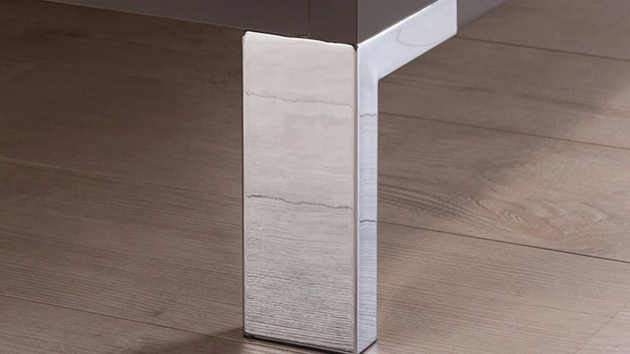 Bed Suite Modern Design – Comfortabel Bedframe met Chrome Poten & Stoffen Hoofdbord 6 Bed Suite Modern Design – Comfortabel Bedframe met Chrome Poten & Stoffen Hoofdbord - Afbeelding 4