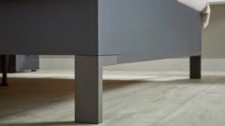 Bed Suite Met Rawsteel Poten β Modern Design Bedframe met Gebogen Hoofdbord 17 Bed Suite Met Rawsteel Poten β Modern Design Bedframe met Gebogen Hoofdbord -Beter Bed Winkel Bed Suite met rawsteel poten grafiet grafiet 7