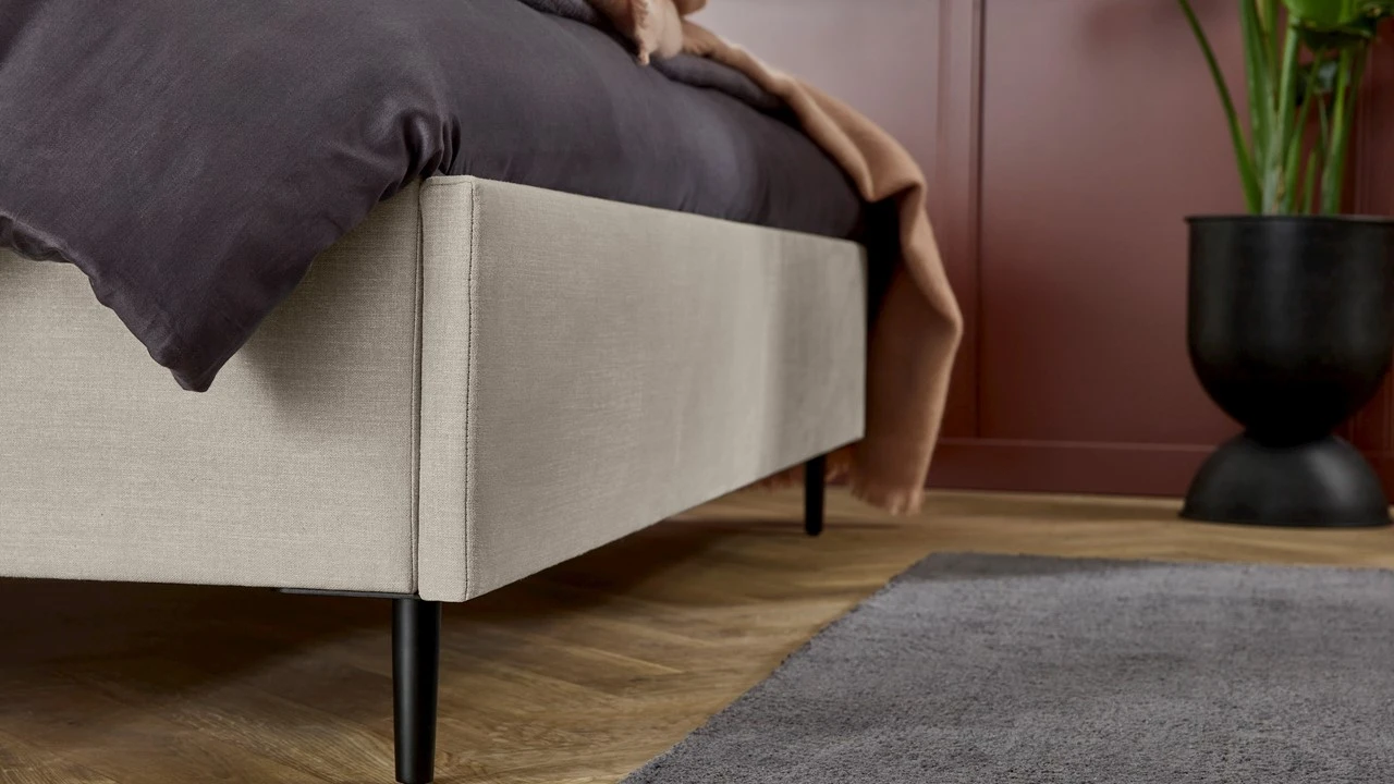 B Bright Bed Zircon Cape Stof – Hoofdbord met Lijnenspel – Laag Modern Bedframe 10 B Bright Bed Zircon Cape Stof – Hoofdbord met Lijnenspel – Laag Modern Bedframe - Afbeelding 8