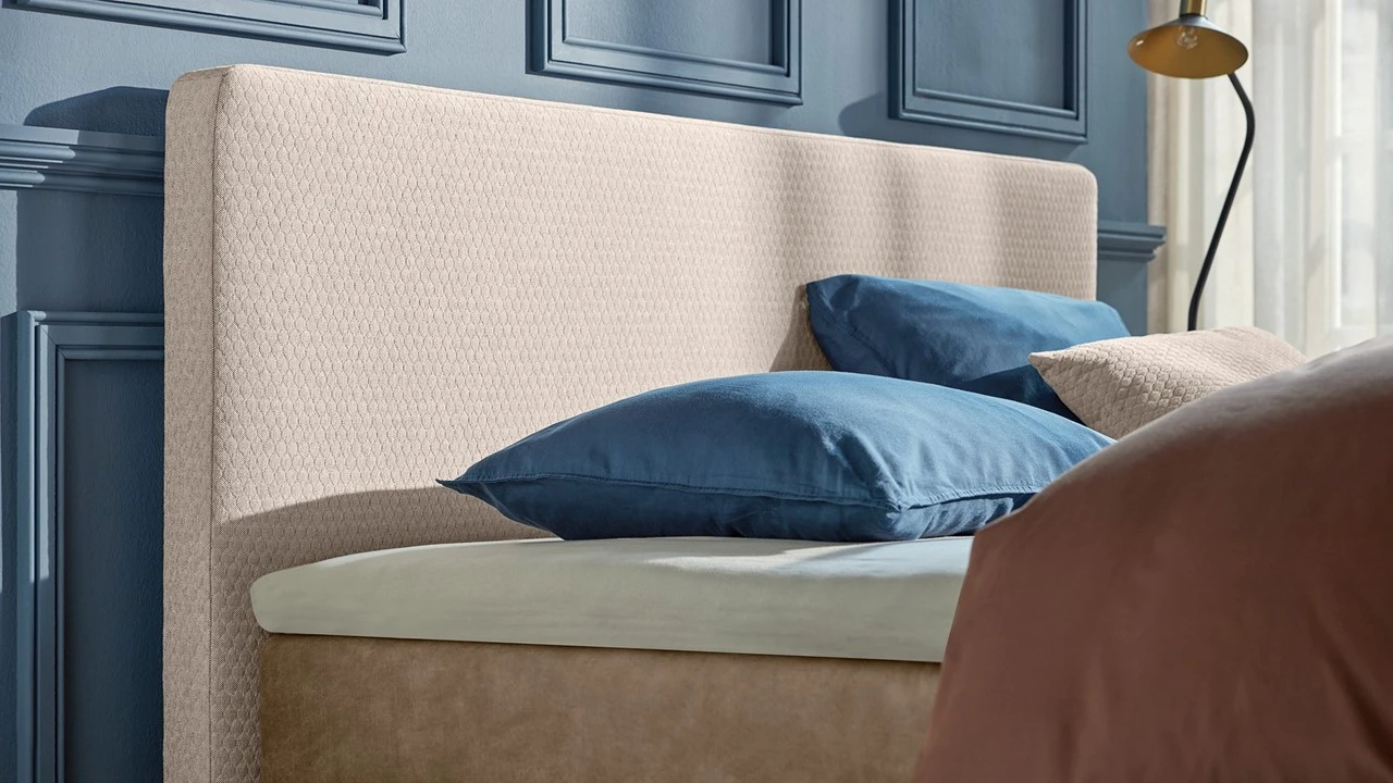 Karlsson Attraktiv Lykka Elektrisch Verstelbare Boxspring – Beige Stof & Lederlook Lever – Luxe Designbed 6 Karlsson Attraktiv Lykka Elektrisch Verstelbare Boxspring – Beige Stof & Lederlook Lever – Luxe Designbed - Afbeelding 4