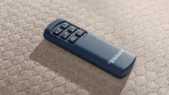 Karlsson Attraktiv Lykka Elektrisch Verstelbare Boxspring – Beige Stof & Lederlook Lever – Luxe Designbed 15 Karlsson Attraktiv Lykka Elektrisch Verstelbare Boxspring – Beige Stof & Lederlook Lever – Luxe Designbed -Beter Bed Winkel Boxspring Attraktiv Lykka verstelbaar met gestoffeerd matras 5