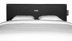 BALR. Experience Vlakke Boxspring – Zwart Lederlook met Octagon Print Luxe Bedset -Beter Bed Winkel Boxspring BALR Experience vlak met gestoffeerd matras neptun 5