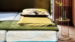 M line Boxspring Elite Cocoon Vlak - Luxe Bedset met Slow Motion 2 Matrassen 14 M line Boxspring Elite Cocoon Vlak - Luxe Bedset met Slow Motion 2 Matrassen -Beter Bed Winkel Boxspring Elite Cocoon vlak met Slow Motion 2 matras olijf 3