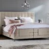 B Bright Boxspring Jade Verstelbaar – Klassiek Elegant Bed met Hopper Stof & Wave Pootjes 1 B Bright Boxspring Jade Verstelbaar – Klassiek Elegant Bed met Hopper Stof & Wave Pootjes -Beter Bed Winkel Boxspring Jade verstelbaar met gestoffeerd matras khaki
