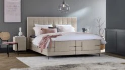 B Bright Boxspring Jade Verstelbaar – Klassiek Elegant Bed met Hopper Stof & Wave Pootjes