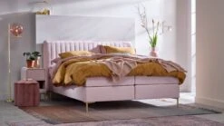 B Bright Boxspring Ruby Vlak – Trendy Design met Verticaal Gelijnd Hoofdbord & Gouden Poten