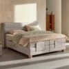 Karlsson Boxspring Solid Lina Verstelbaar Naturel – Luxe Elektrische Bedset met Rond Hoofdbord -Beter Bed Winkel Boxspring Solid Lina verstelbaar met gestoffeerd matras naturel