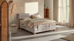 Karlsson Boxspring Solid Lina Verstelbaar Naturel – Luxe Elektrische Bedset met Rond Hoofdbord