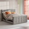 Karlsson Unik Varje Donkergrijs – Elektrisch Verstelbare Boxspring met Bronzen Poten 1 Karlsson Unik Varje Donkergrijs – Elektrisch Verstelbare Boxspring met Bronzen Poten -Beter Bed Winkel Boxspring Unik Varje verstelbaar met Vildar Royal matras wood