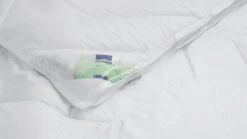 Polydaun Lotus 4-Seizoenen Dekbed - Synthetisch - Anti-Transpiratie & Vochtregulerend 11 Polydaun Lotus 4-Seizoenen Dekbed - Synthetisch - Anti-Transpiratie & Vochtregulerend -Beter Bed Winkel Dekbed Lotus synthetisch 4 seizoenen 3