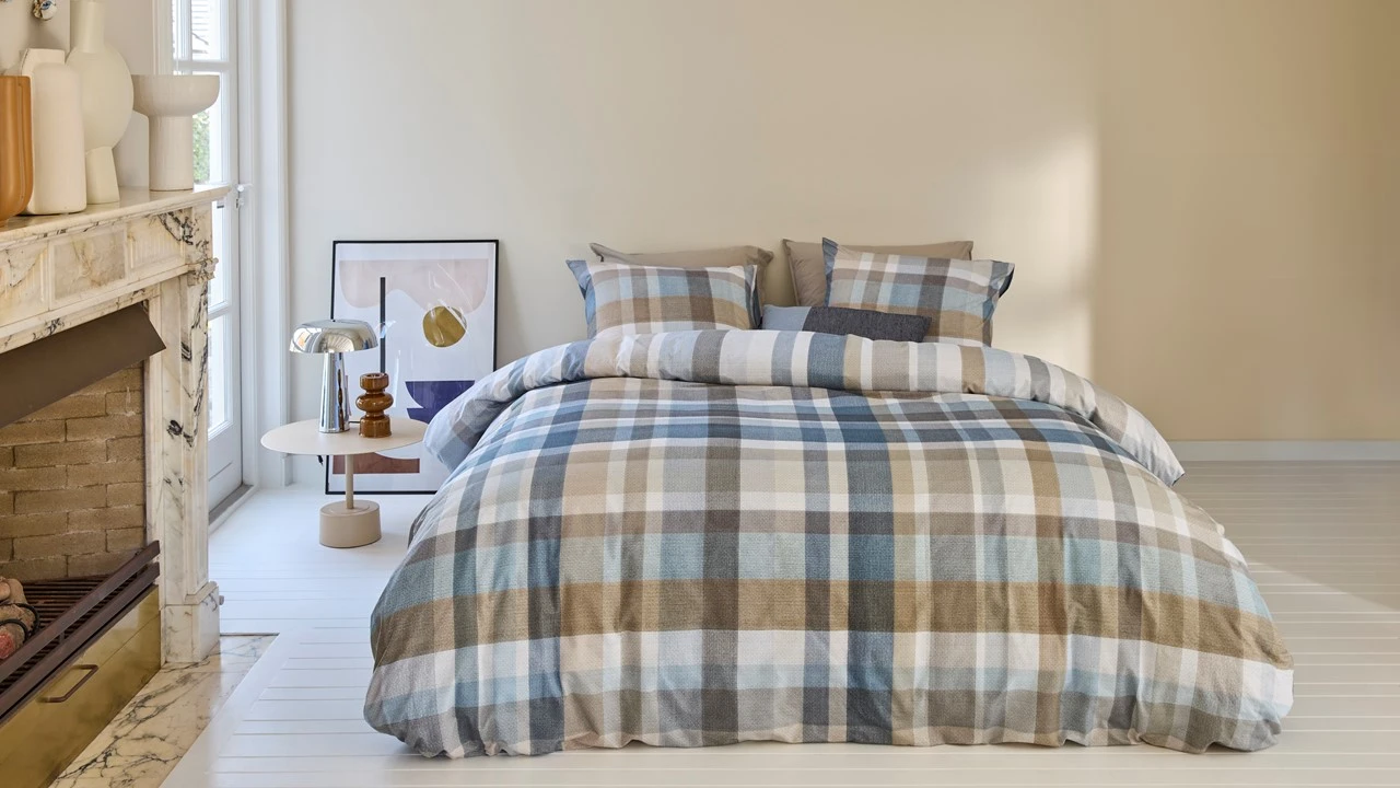 Beddinghouse Eliott Blauw & Zand – Handgeschilderd Ruitpatroon – 100% Katoen Dekbedovertrek 4 Beddinghouse Eliott Blauw & Zand – Handgeschilderd Ruitpatroon – 100% Katoen Dekbedovertrek - Afbeelding 2