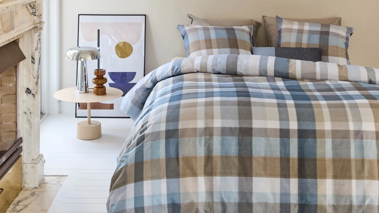 Beddinghouse Eliott Blauw & Zand – Handgeschilderd Ruitpatroon – 100% Katoen Dekbedovertrek 5 Beddinghouse Eliott Blauw & Zand – Handgeschilderd Ruitpatroon – 100% Katoen Dekbedovertrek - Afbeelding 3