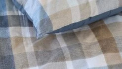Beddinghouse Eliott Blauw & Zand – Handgeschilderd Ruitpatroon – 100% Katoen Dekbedovertrek 10 Beddinghouse Eliott Blauw & Zand – Handgeschilderd Ruitpatroon – 100% Katoen Dekbedovertrek -Beter Bed Winkel Dekbedovertrek Eliott blue 3