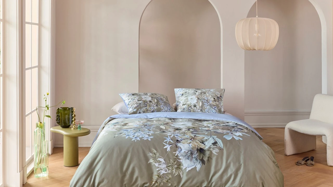 Kardol by Beddinghouse Saffron Dekbedovertrek - Katoensatijn - Zachtblauw & Zand Floraas Dessin 4 Kardol by Beddinghouse Saffron Dekbedovertrek - Katoensatijn - Zachtblauw & Zand Floraas Dessin - Afbeelding 2