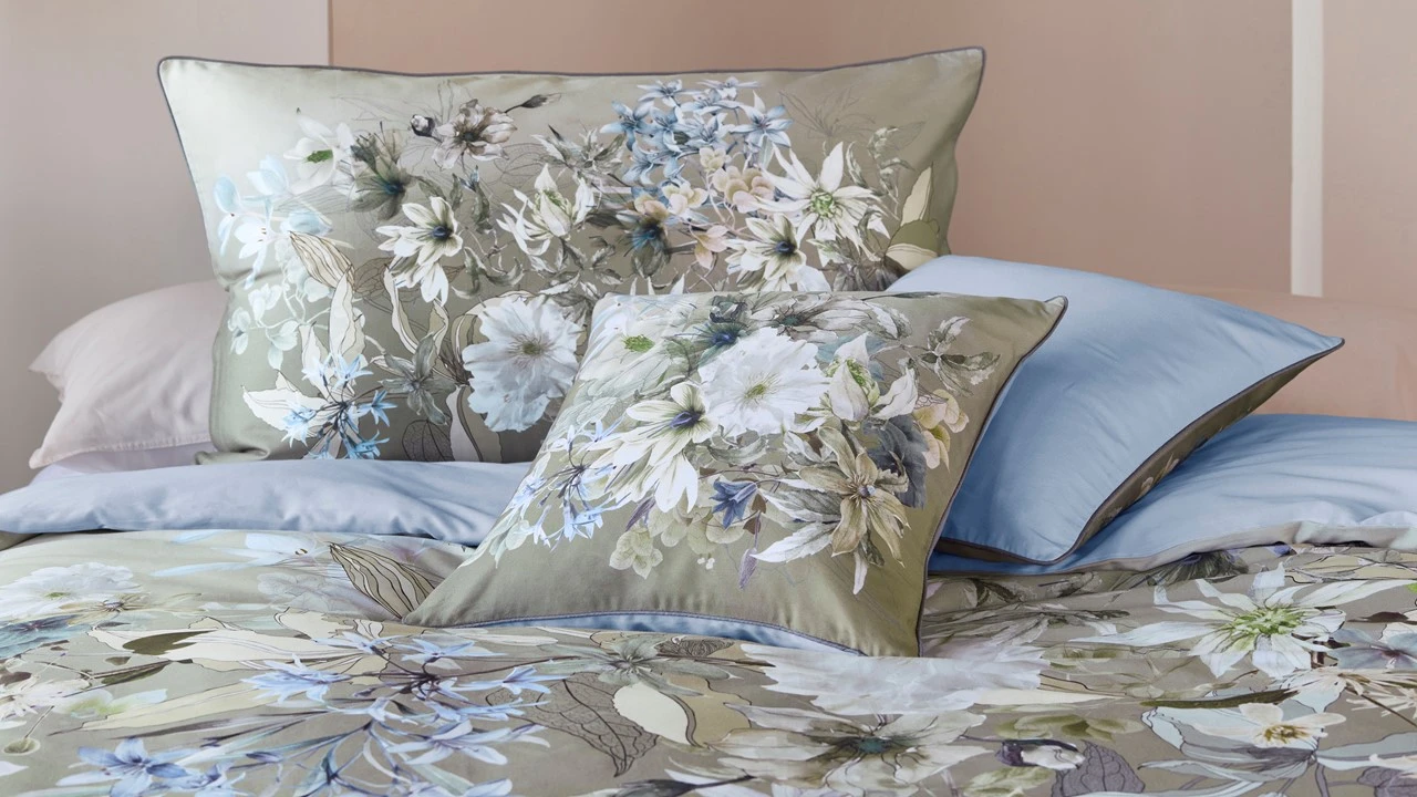 Kardol by Beddinghouse Saffron Dekbedovertrek - Katoensatijn - Zachtblauw & Zand Floraas Dessin 7 Kardol by Beddinghouse Saffron Dekbedovertrek - Katoensatijn - Zachtblauw & Zand Floraas Dessin - Afbeelding 5