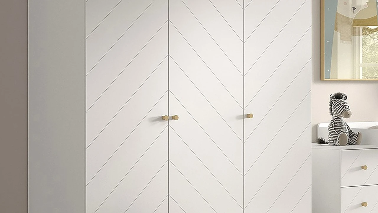 Draaideurkast Billy – Modern Wit met Goud & Geometrisch Design – Kinderkledingkast 4 Draaideurkast Billy – Modern Wit met Goud & Geometrisch Design – Kinderkledingkast - Afbeelding 2