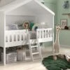 Halfhoogslaper HuisBed Wit Grenenhout – Avontuurlijk Kinderbed met Vensterbanken 2 Halfhoogslaper HuisBed Wit Grenenhout – Avontuurlijk Kinderbed met Vensterbanken -Beter Bed Winkel Halfhoogslaper HuisBed wit