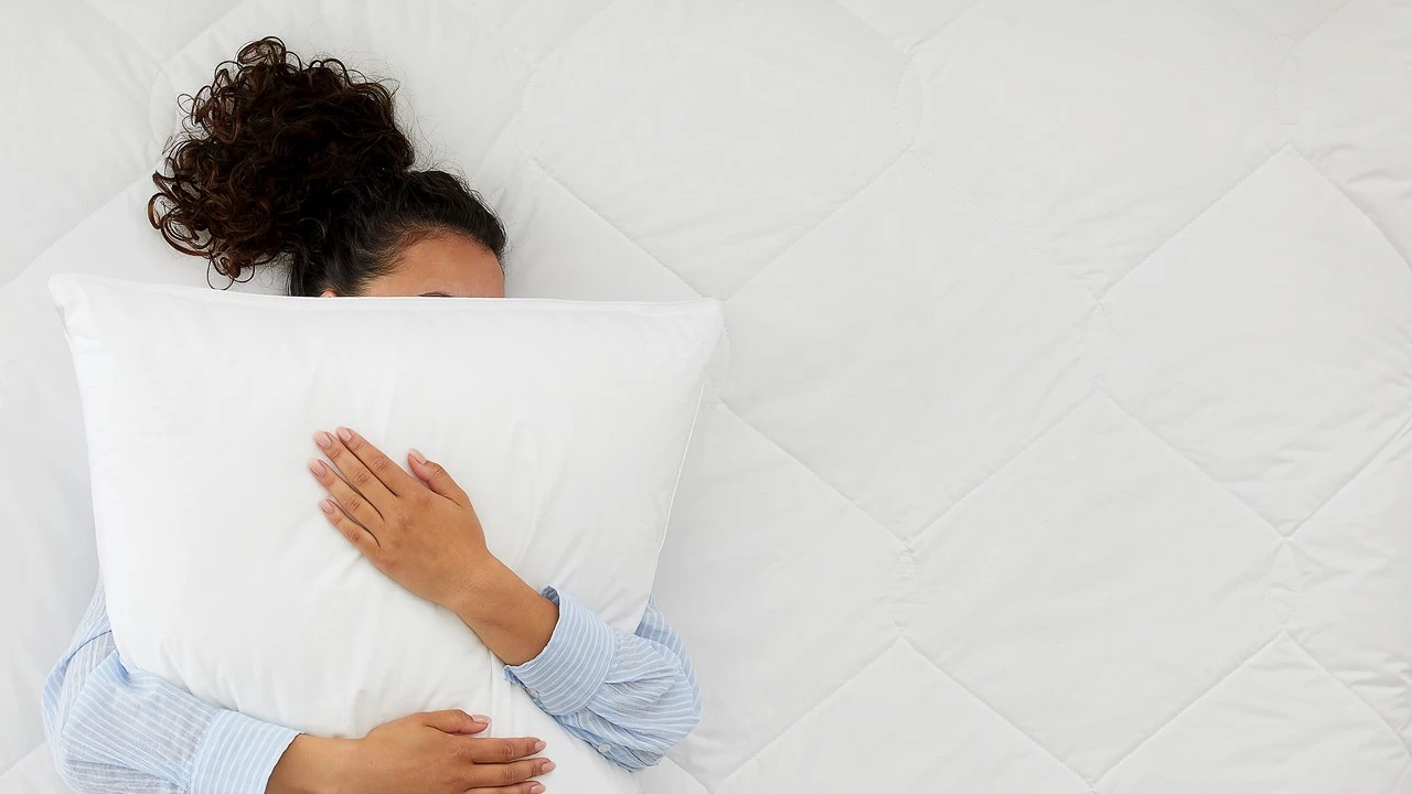 Hoofdkussen Climate Control – Koelend Tones of Cool® Kussen voor Rug- en Zijslapers – Ecodown Vulling 4 Hoofdkussen Climate Control – Koelend Tones of Cool® Kussen voor Rug- en Zijslapers – Ecodown Vulling - Afbeelding 2