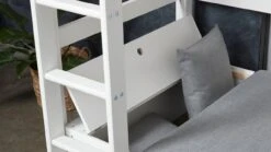 Flexworld Hoogslaper Jip Wit – Massief Grenenhout met Bureau en Bedbank -Beter Bed Winkel Hoogslaper Jip met bedbank en bureau 1