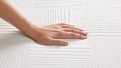 Koudschuimmatras Serene – Wit met Zachte Tijk – Ademende Serene-Technologie Koudschuim Matras -Beter Bed Winkel Koudschuimmatras Serene 1