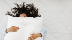 Kussen Lekker Lui Lezen – Driehoekig Ergonomisch Leeskussen met Latex Sticks -Beter Bed Winkel Kussen Lekker Lui Lezen 2