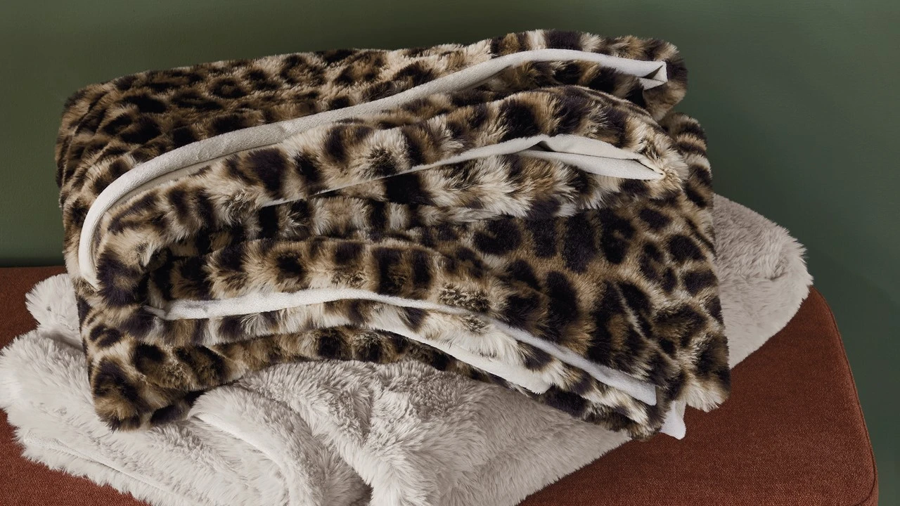 KAAT Amsterdam Leonard Luipaardprint – Fake Fur Trendy Plaid 130x170 cm 3 KAAT Amsterdam Leonard Luipaardprint – Fake Fur Trendy Plaid 130x170 cm