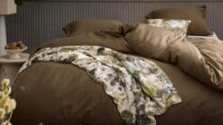 ESSENZA Plaid Maily Ecru & Olive Green – Floral Dutch Masters Velvet Ribbed Throw