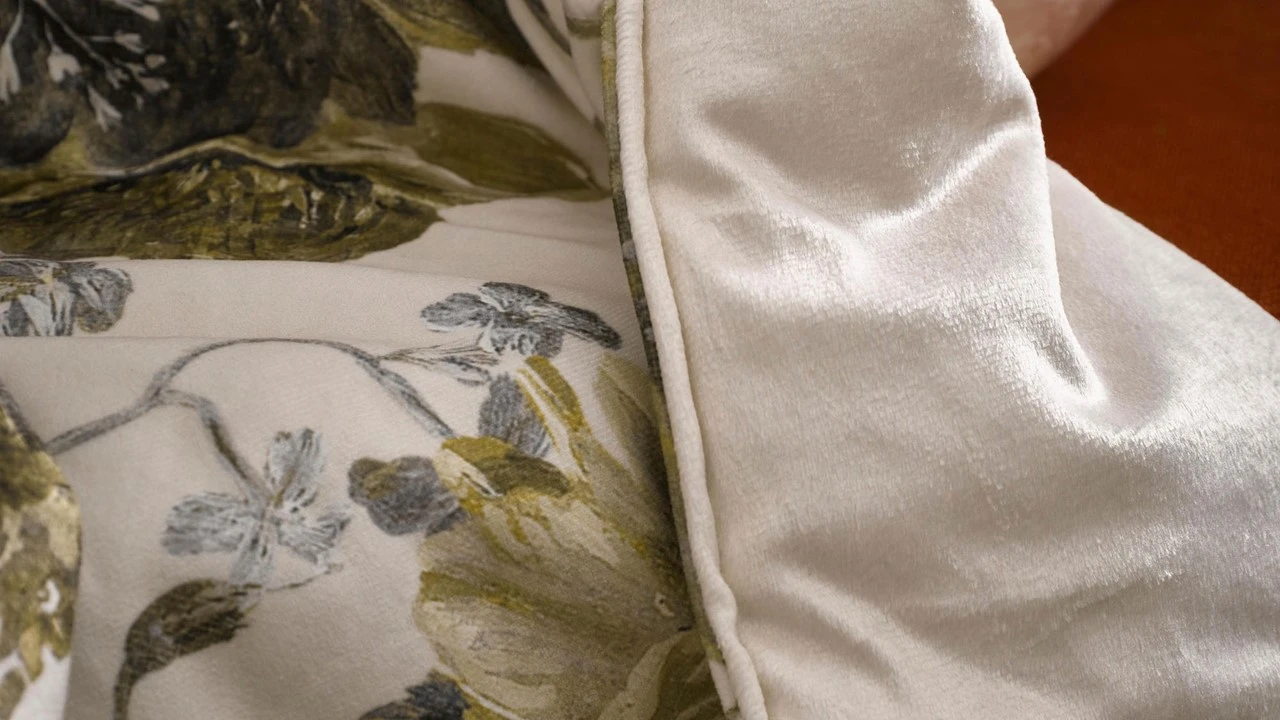 ESSENZA Plaid Maily Ecru & Olive Green β Floral Dutch Masters Velvet Ribbed Throw 6 ESSENZA Plaid Maily Ecru & Olive Green β Floral Dutch Masters Velvet Ribbed Throw - Afbeelding 4