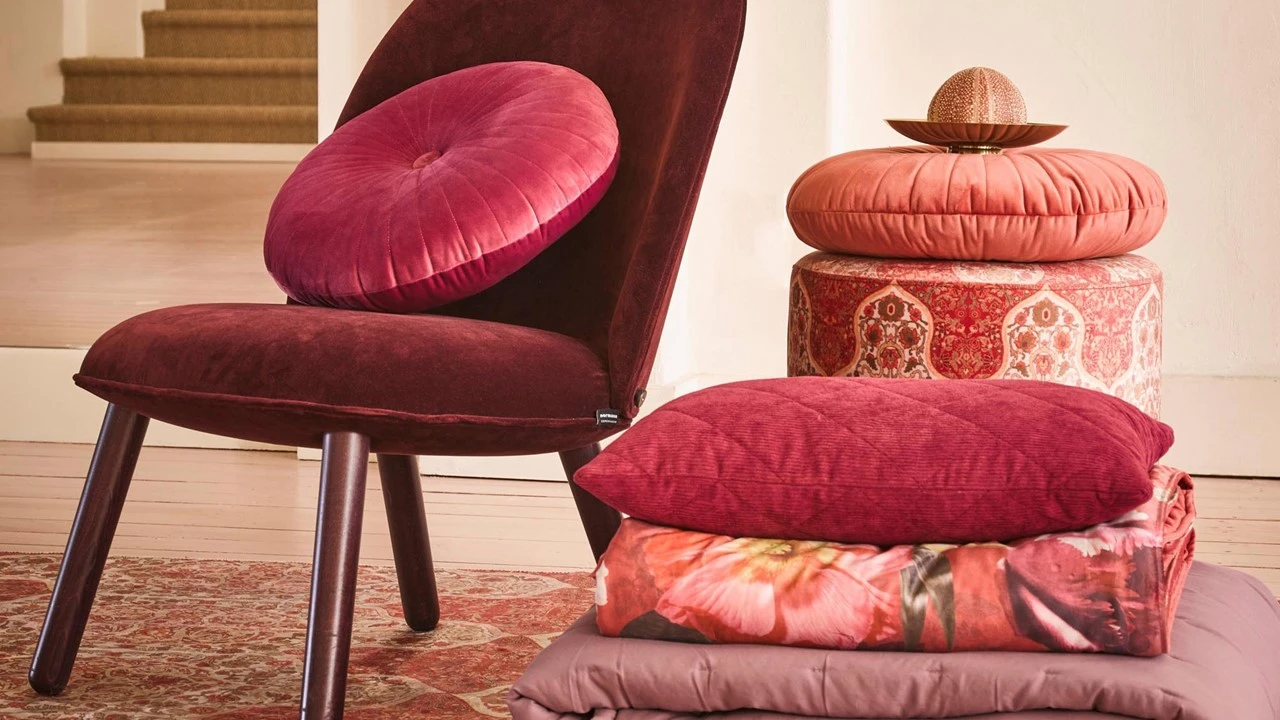 ESSENZA Plaid Scarlett Rood Bloemenpatroon β Luxe Zachte Polyester Woondeken 3 ESSENZA Plaid Scarlett Rood Bloemenpatroon β Luxe Zachte Polyester Woondeken