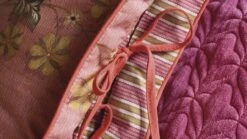 Sierkussen Coco Flower - Bloemen- en Tegelprint - Katoenperkal - Multi - 35x60 cm -Beter Bed Winkel Sierkussen Coco Flower coral 2