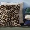 KAAT Amsterdam Leonard Luipaardprint Sierkussen – Luxe Fake Fur 50x50 cm -Beter Bed Winkel Sierkussen Leonard naturel