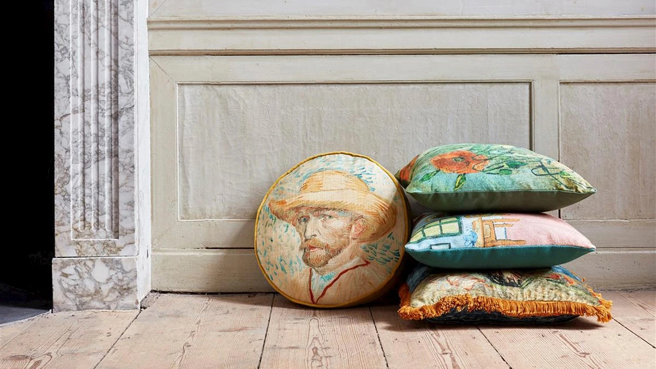 Beddinghouse x Van Gogh Museum Self Portrait with Straw Hat – Luxury Satin Decorative Cushion 6 Beddinghouse x Van Gogh Museum Self Portrait with Straw Hat – Luxury Satin Decorative Cushion - Afbeelding 4
