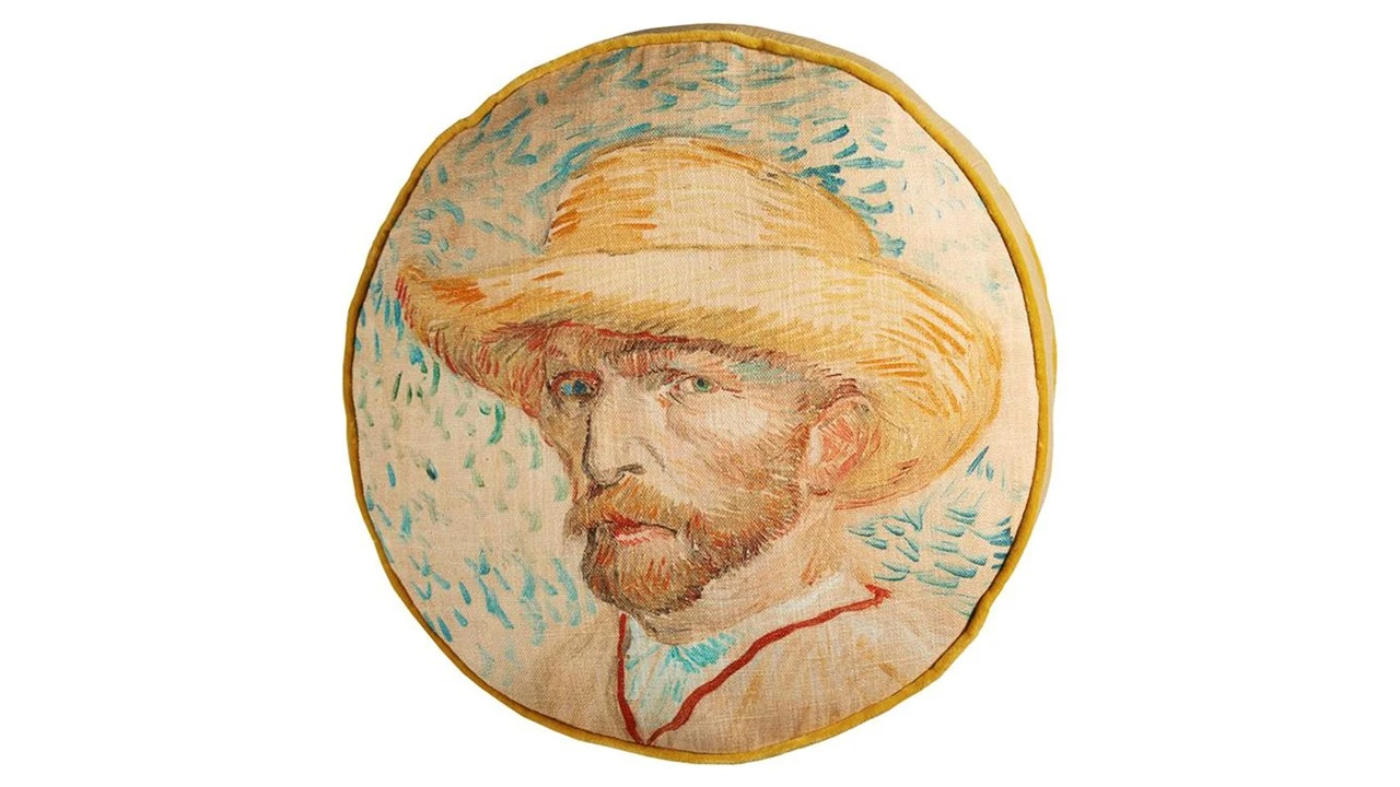 Beddinghouse x Van Gogh Museum Self Portrait with Straw Hat – Luxury Satin Decorative Cushion 3 Beddinghouse x Van Gogh Museum Self Portrait with Straw Hat – Luxury Satin Decorative Cushion