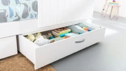 Flexworld Puck Wit Grenen Sofabed met Dakframe en Half Dak – Scandinavisch Kinderbed Huisje 16 Flexworld Puck Wit Grenen Sofabed met Dakframe en Half Dak – Scandinavisch Kinderbed Huisje -Beter Bed Winkel Sofabed Puck 7